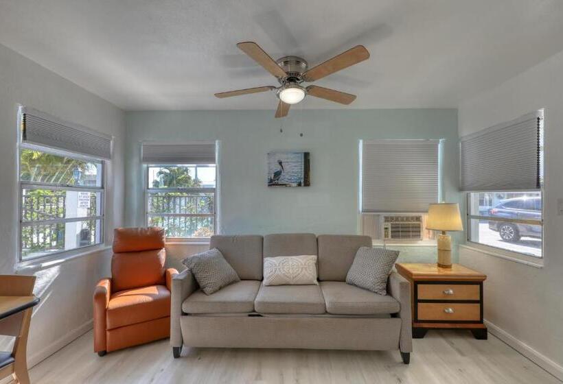 شقة غرفة واحدة, Sand Vista Vacation Rentals