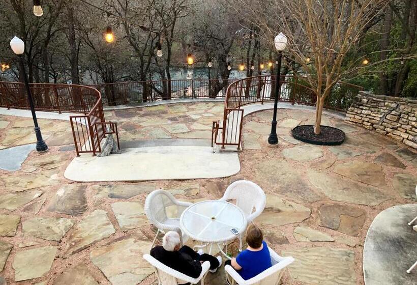 プールビュースタンダードルーム, Gruene River Hotel & Retreat