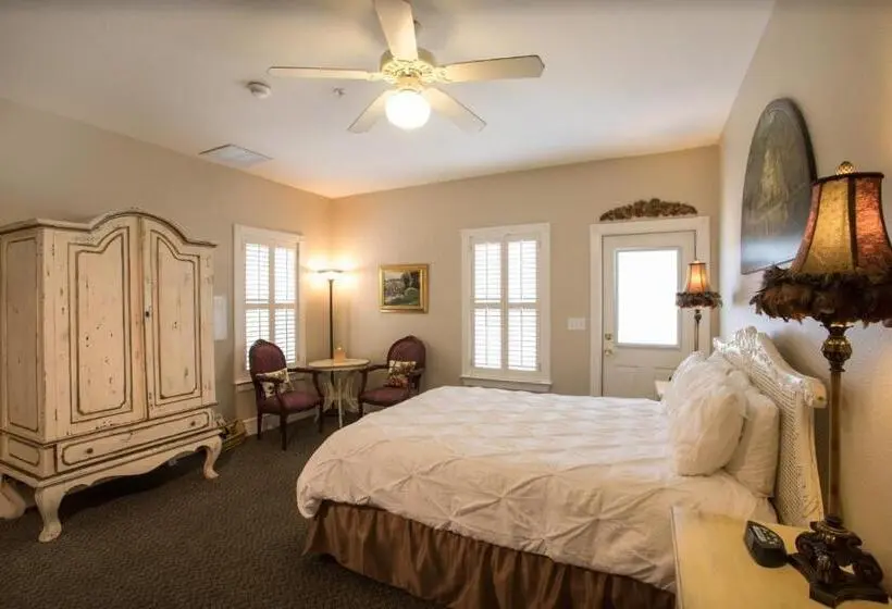 プールビュースタンダードルーム, Gruene River Hotel & Retreat