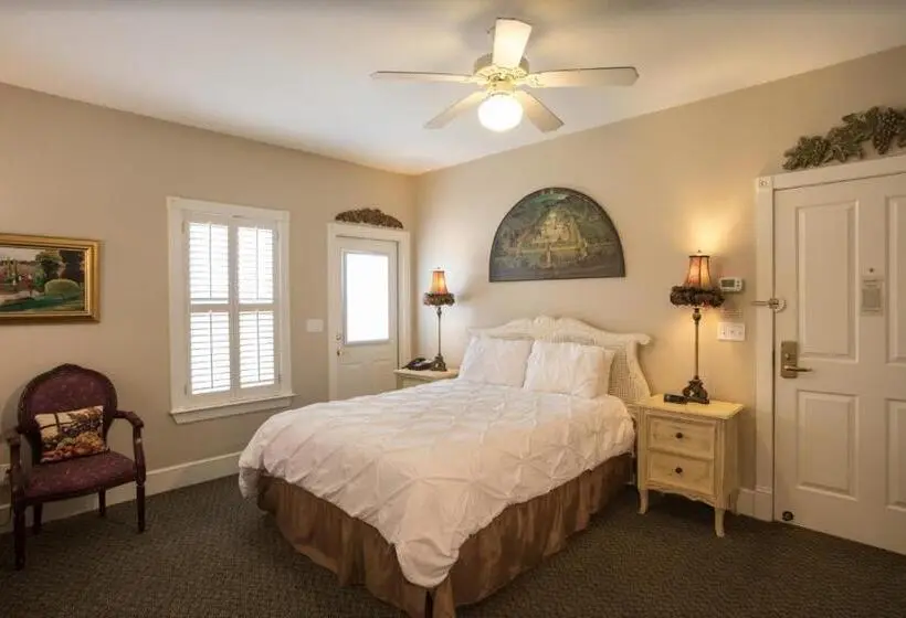 プールビュースタンダードルーム, Gruene River Hotel & Retreat