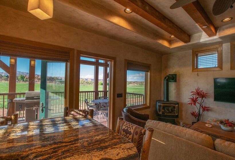 豪华两卧别墅, Cougar Ridge