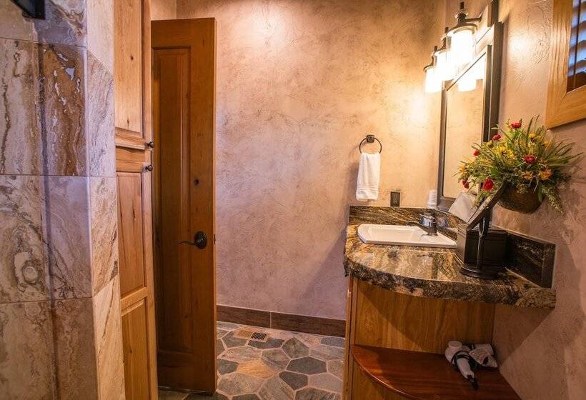 豪华两卧别墅, Cougar Ridge