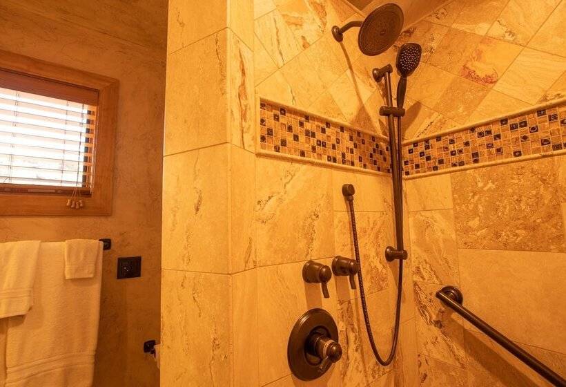 豪华两卧别墅, Cougar Ridge