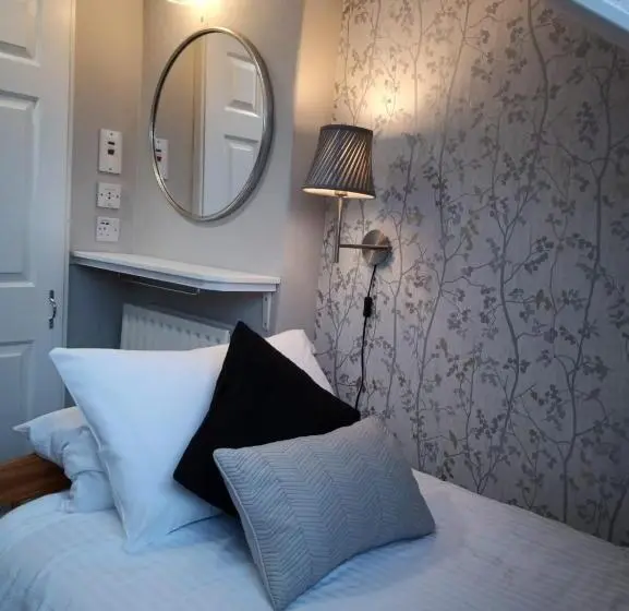 Standard-huone, Harvington House