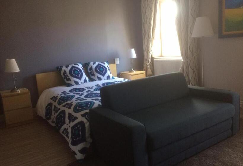 ファミリールーム, Jacaranda De Banaudon