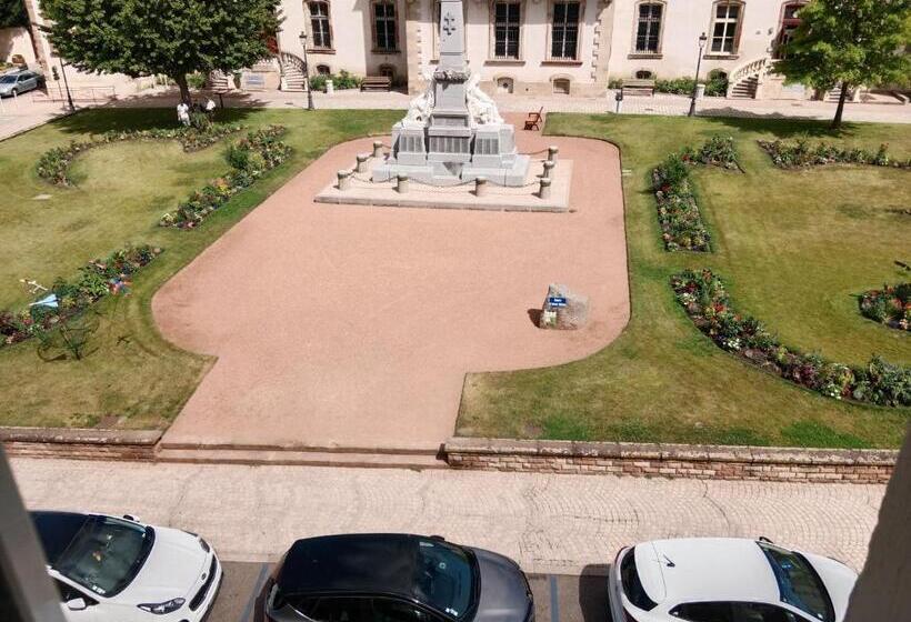 ファミリールーム, Jacaranda De Banaudon
