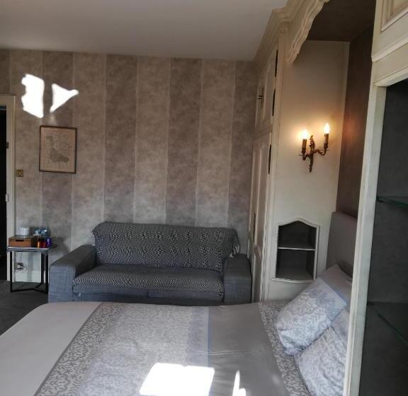 デラックスルーム, Jacaranda De Banaudon