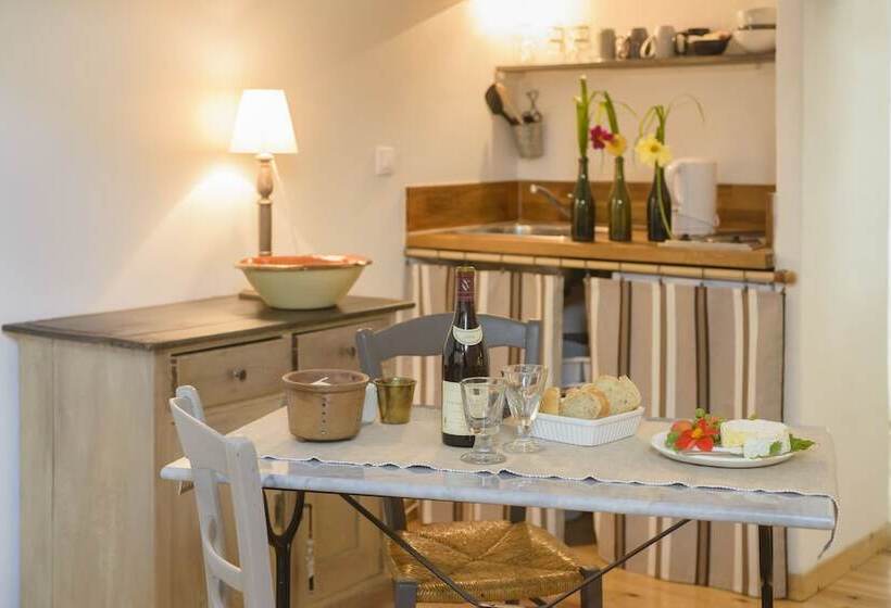 شقة غرفة واحدة, Maison Le Village   Maison D’hôtes