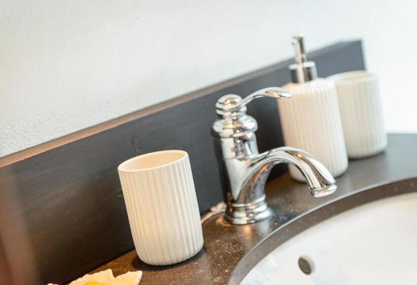 شقة غرفة واحدة مزودة بتراس, Maison Le Village   Maison D’hôtes