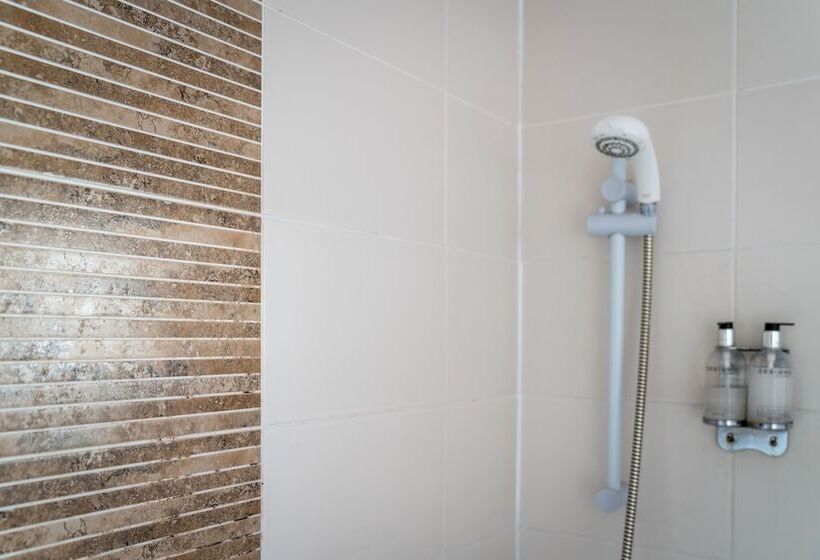 غرفة قياسية, The Forth Inn