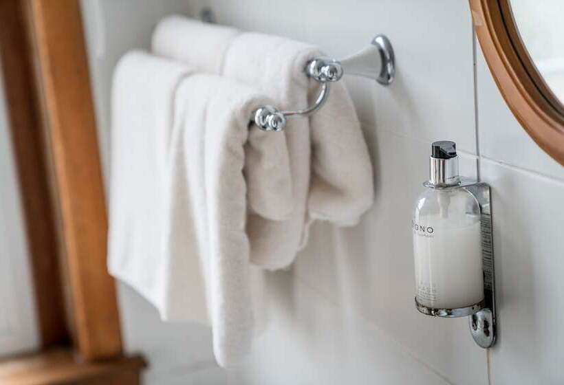 غرفة عائلية, The Forth Inn