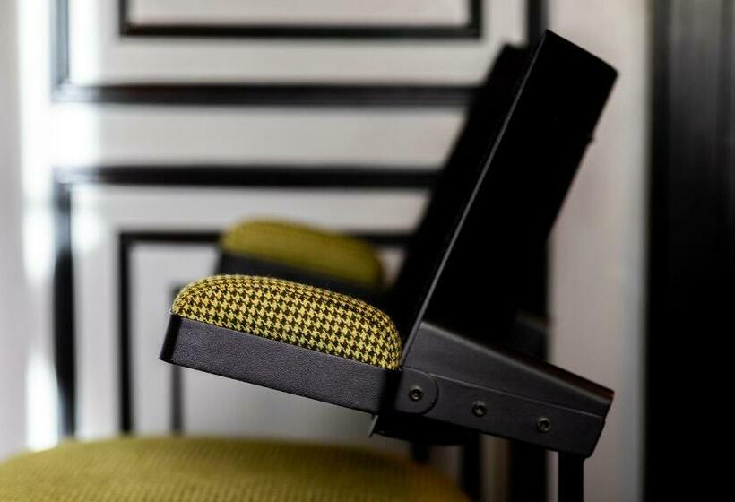 اتاق عادی, The Gyle