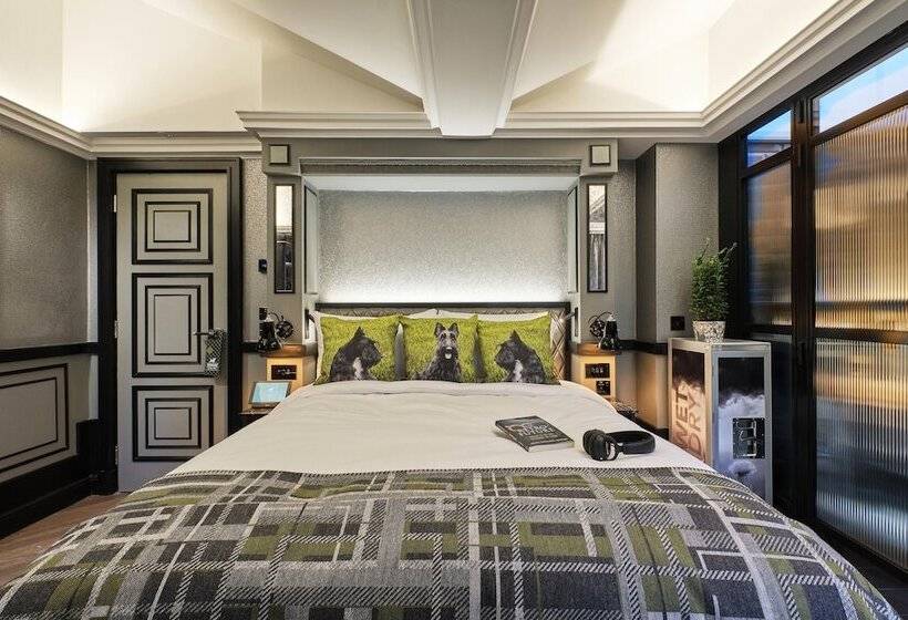 اتاق استاندارد با تخت بزرگ, The Gyle