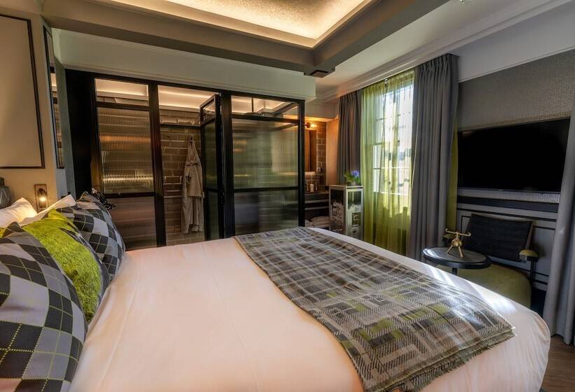 اتاق استاندارد با تخت بزرگ, The Gyle