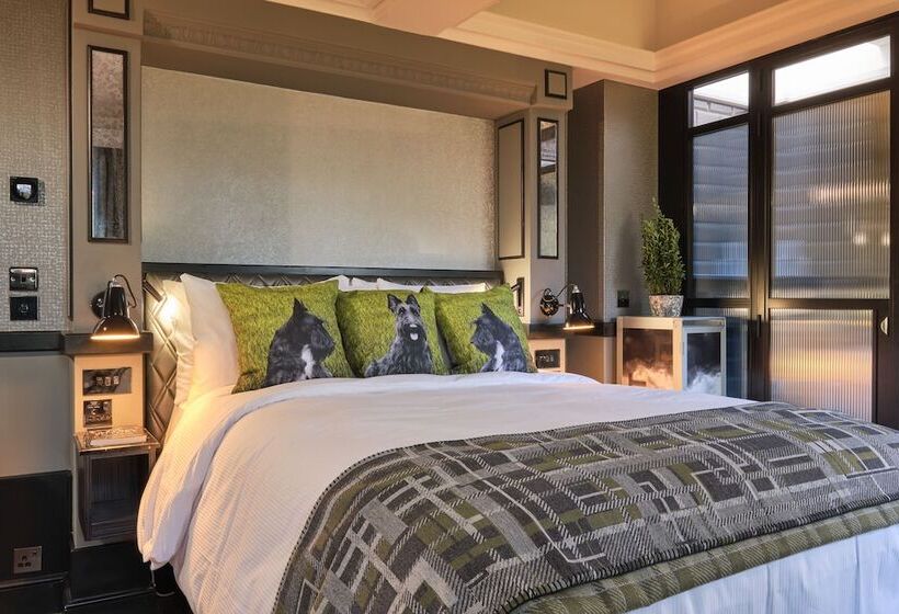 اتاق استاندارد با تخت بزرگ, The Gyle