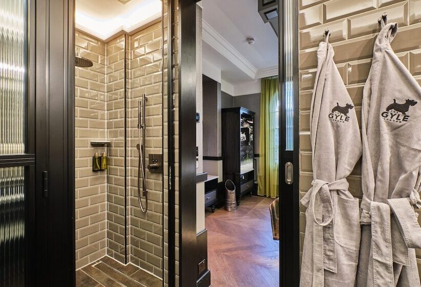 سوییت جونیور, The Gyle