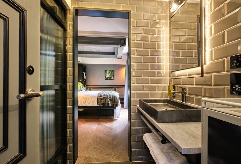 اتاق استاندارد, The Gyle