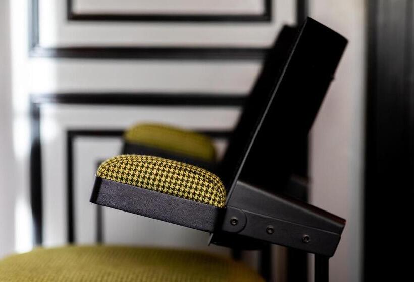 اتاق استاندارد, The Gyle