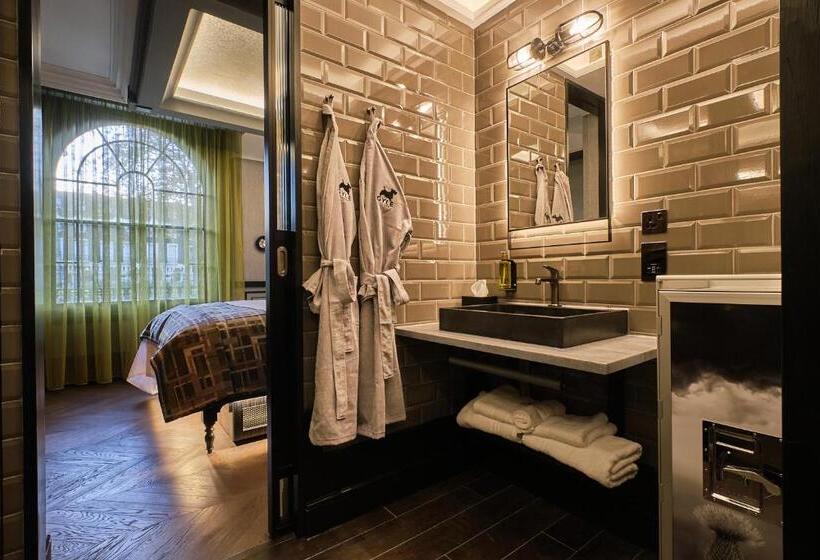 اتاق استاندارد, The Gyle