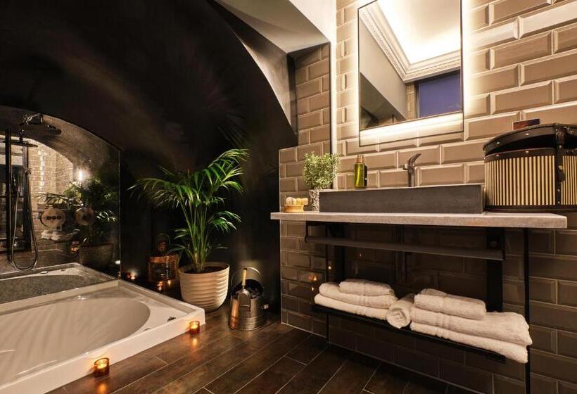 اتاق استاندارد با تخت بزرگ, The Gyle