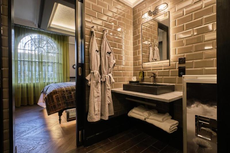 سوییت جونیور, The Gyle