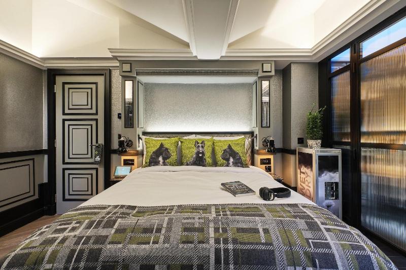 اتاق استاندارد با تخت بزرگ, The Gyle