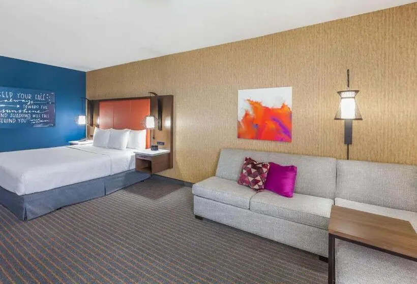 キングサイズベッドのデラックスルーム, La Quinta By Wyndham Houston East At Sheldon Rd