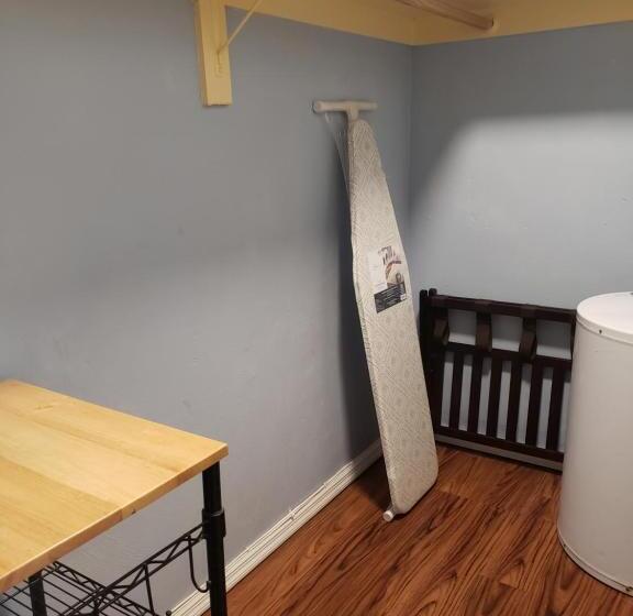 إستوديو قياسى, Ashley Brooke Beach Resort