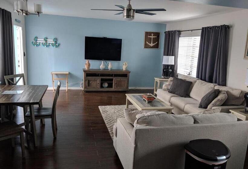 شقة غرفة واحدة, Ashley Brooke Beach Resort