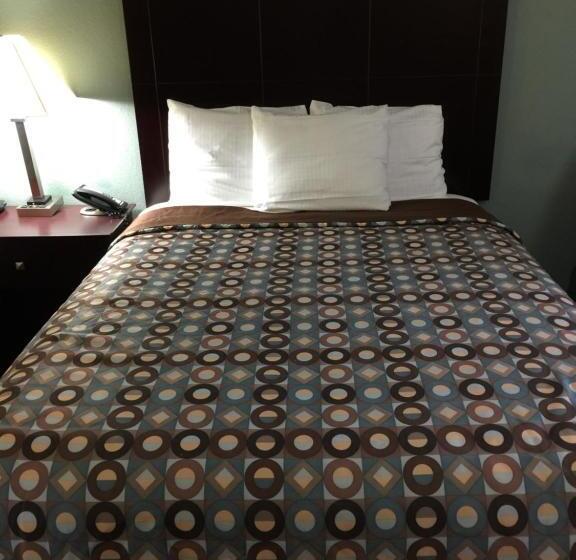 غرفه قياسيه سريرين مزدوجين, Pearsall Inn And Suites