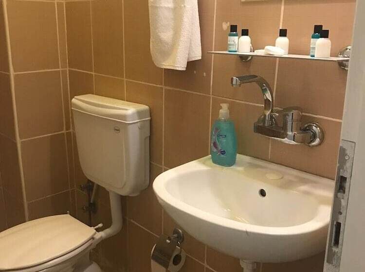 اتاق استاندارد سه نفره, Halikarnas Pansiyon