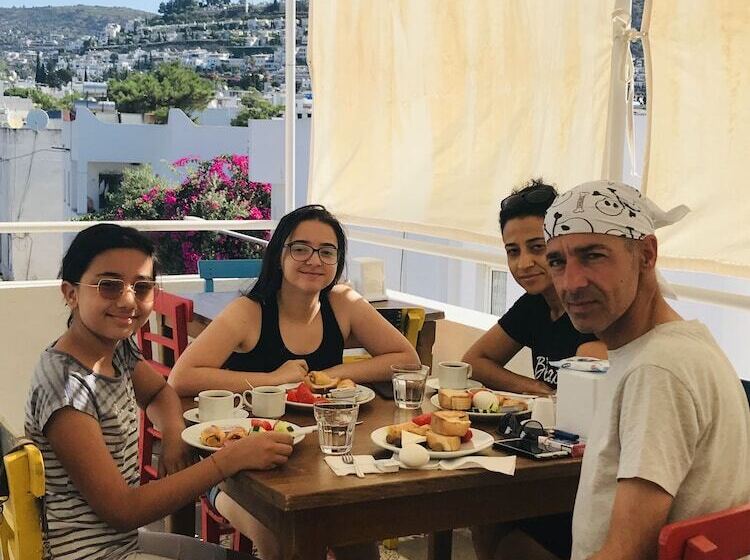 اتاق استاندارد سه نفره, Halikarnas Pansiyon