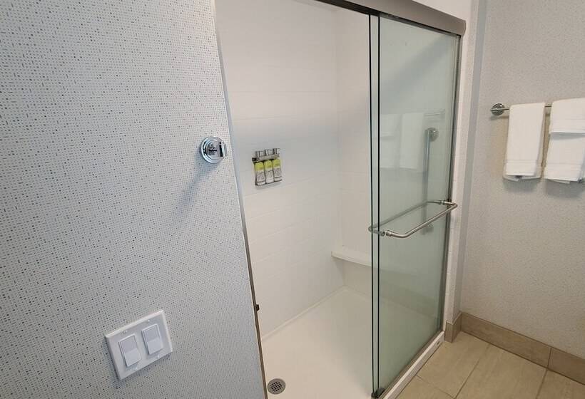 جناح, Holiday Inn Express & Suites   Chico, An Ihg