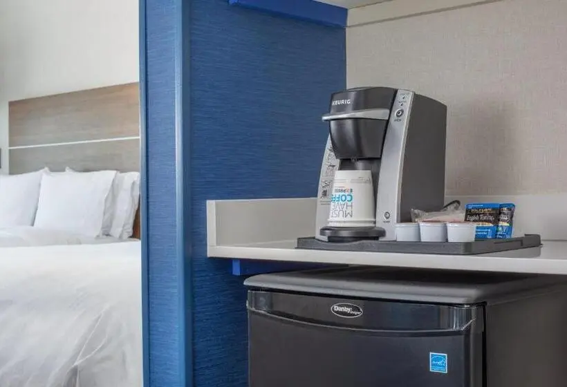 اتاق استاندارد با تخت بزرگ برای معلولان, Holiday Inn Express & Suites   Chico, An Ihg