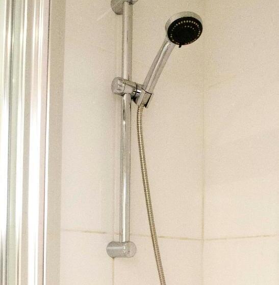 חדר דלוקס, Rose And Crown