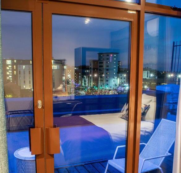 Номер Deluxe с Балконом, Villare Leicester City Centre