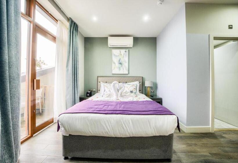 Номер Стандарт с Балконом, Villare Leicester City Centre