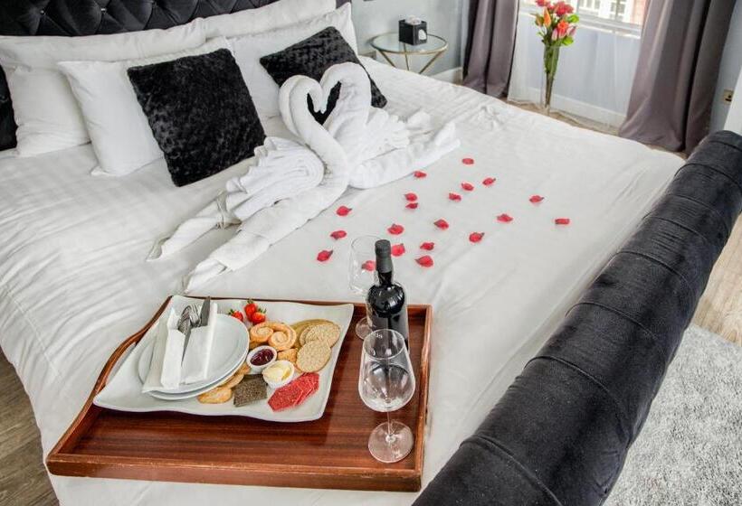 Номер Стандарт с Балконом, Villare Leicester City Centre