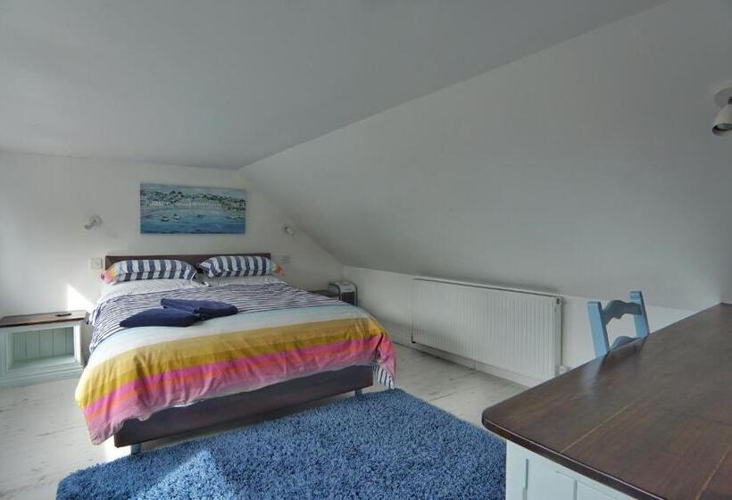 منزل غرفة نوم واحدة, The Old Coach House