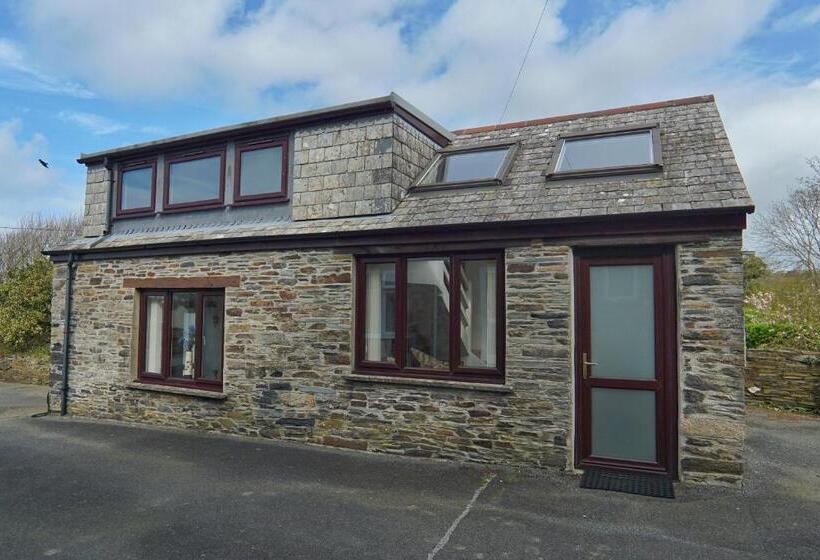 منزل غرفة نوم واحدة, The Old Coach House