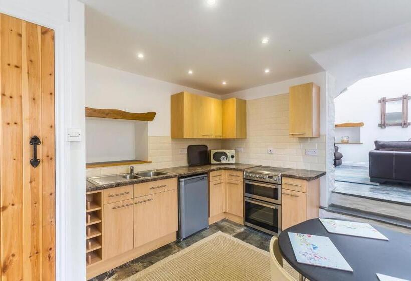 منزل غرفة نوم واحدة, The Old Coach House