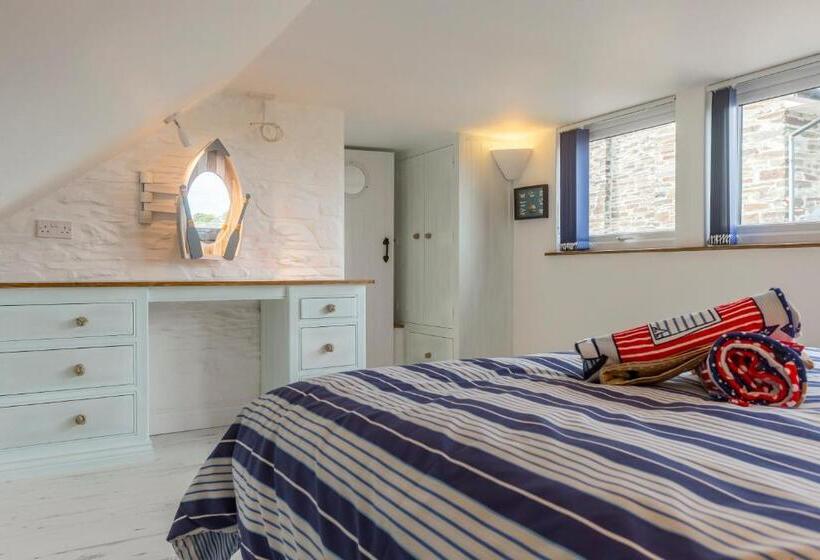 منزل غرفة نوم واحدة, The Old Coach House