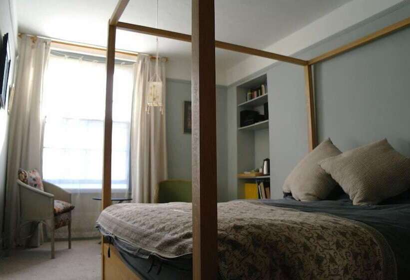 חדר קומפורט, Torridge House