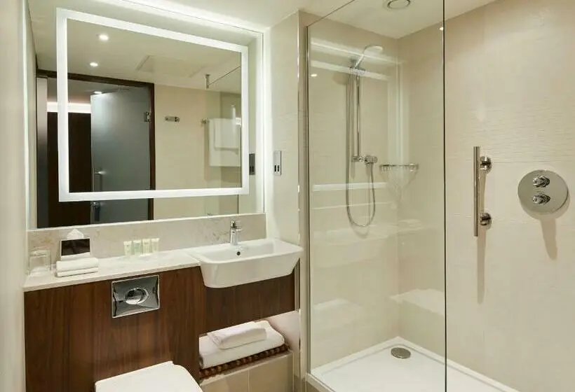 Standard-huone King-vuode, Courtyard By Marriott Oxford City Centre