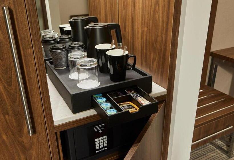 带大床的标准间, Courtyard By Marriott Oxford City Centre