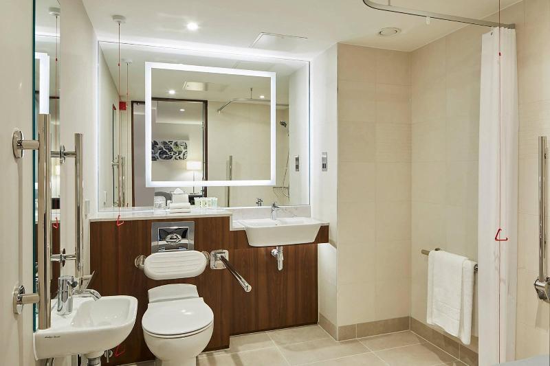 带大床的高级房间, Courtyard By Marriott Oxford City Centre