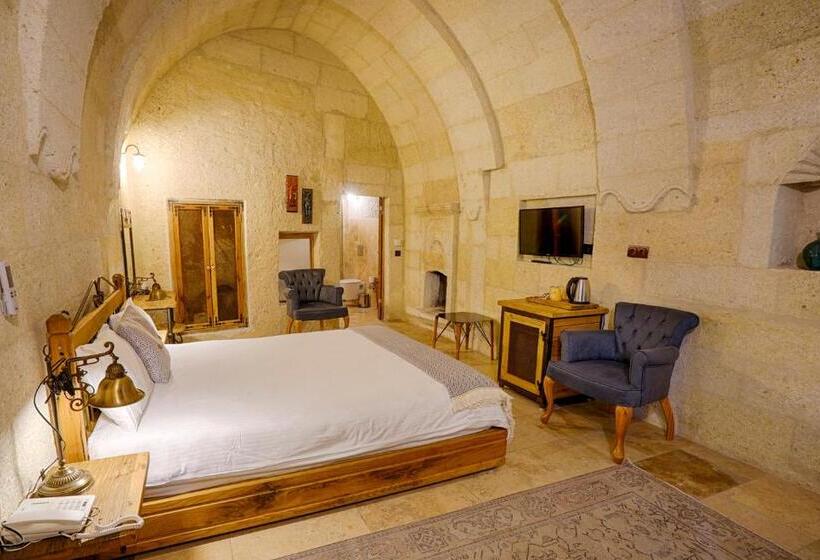 סוויטת ג'וניור, Design Cave