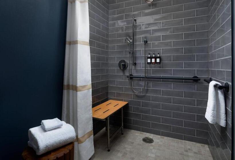 سوئیت با تخت بزرگ, Distil, Autograph Collection