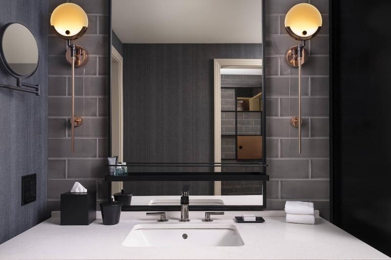 اتاق استاندارد با تخت بزرگ, Distil, Autograph Collection