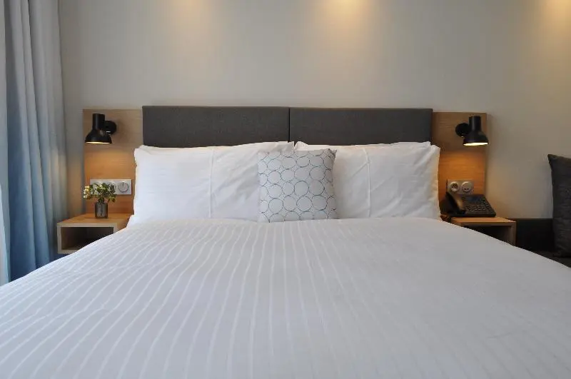 キングサイズベッドのスタンダードルーム, Fairfield Inn & Suites By Marriott Milwaukee North